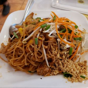 Thai Lao Restaurant - Chicken pad Thai - Thai Near Me - Kapolei, Hawaii