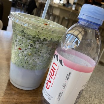 Hudson Eats - a green smoothie and a water bottle - Food Court Near Me - New York, New York Hudson Eats - a green smoothie and a water bottle - Food Court Near Me - New York, New York