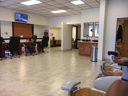 Nail Places In Dubuque Iowa