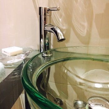 Le Petit Hotel - Touch Of Glass - Hotels Near Me - Montreal, Quebec Le Petit Hotel - Touch Of Glass - Hotels Near Me - Montreal, Quebec