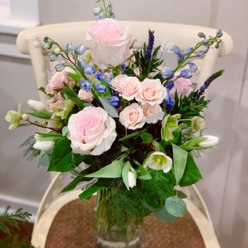 Flowers on State - Floral Arrangement - Floral Designers Near Me