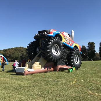 Amazing Maize Maze - Bouncy houses for the kids. $5 for unlimited entry. 3 and under are free - Local Flavor Near Me - Huntersville, North Carolina