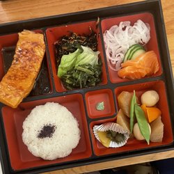Tokyo Diner - Salmon teriyaki bento box