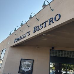 Bonelli's Bistro - States  "open" on their door & website yet walk-through to counter 40 minutes before advertised close,  they turn you away.