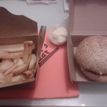 Road Bazaar - Frites mayo et burger chiken bazaar! - Burgers Near Me - Lille, 59