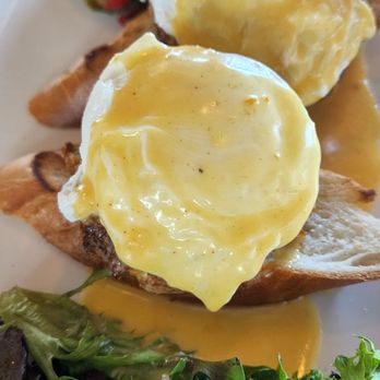 Moonraker Restaurant - Eggs benedict - New American Near Me - Pacifica, California