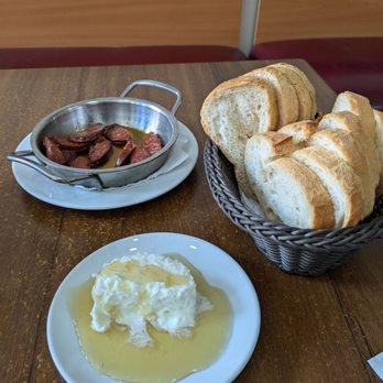 Özsüt - Kaymak, sujuk and bread - Breakfast & Brunch Near Me - Istanbul, 34 Özsüt - Kaymak, sujuk and bread - Breakfast & Brunch Near Me - Istanbul, 34