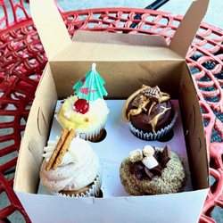 Cupcrazed Cakery - DEE-Lish...as usual!