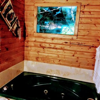 Cherokee Mountain Luxury Log Cabins - Deer Clan Cabin Jacuzzi - Resorts Near Me - Eureka Springs, Arkansas