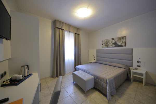 Hotel University by null