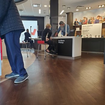 Verizon - Mobile Phones Near Me - Sherman Oaks, California
