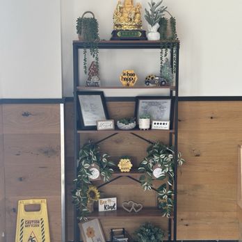 Bumble Tea and Cafe - Decor - Cafes Near Me - Bakersfield, California Bumble Tea and Cafe - Decor - Cafes Near Me - Bakersfield, California