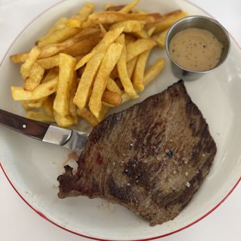 Bouillon Pigalle - Steak with Fries and Pepper Sauce (~€13) - French Near Me - Paris, 75 Bouillon Pigalle - Steak with Fries and Pepper Sauce (~€13) - French Near Me - Paris, 75