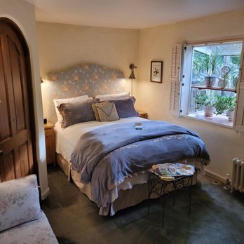 Old Monterey Inn - Chawton Room w/ Queen bed and loveseat - Hotels Near Me - Monterey, California Old Monterey Inn - Chawton Room w/ Queen bed and loveseat - Hotels Near Me - Monterey, California