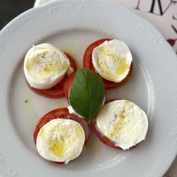 Le Caveau - Caprese (pic taken 09/28/2025) - Italian Near Me - Rome, RM Le Caveau - Caprese (pic taken 09/28/2025) - Italian Near Me - Rome, RM