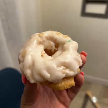 Randy's Donuts - Crueler - Donuts Near Me - Burbank, California Randy's Donuts - Crueler - Donuts Near Me - Burbank, California