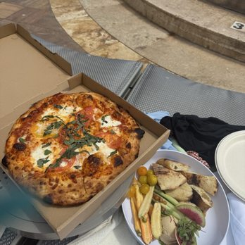 Olivine - Margarita pizza, hummus - Desserts Near Me - Wailea, Hawaii