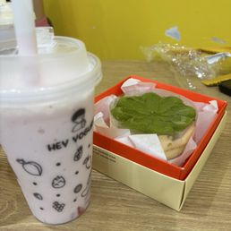 strawberry yogurt and matcha cheesecake