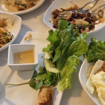 Chiang Mai Thai Cuisine - Pad thai, green papaya salad, green curry, spring roll, cashew and chicken - Thai Near Me - Honolulu, Hawaii