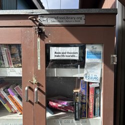 Chocolat Hanalei - Little Free Library