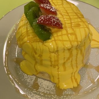 Cloud Nine Cafe Hawaii - mango souffle pancake - Desserts Near Me - Honolulu, Hawaii