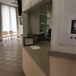 Essential Orthotics & Prosthetics - Front desk of Glendale clinic