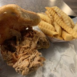Pippin's Bar-B-Q - Pulled park lunch special
