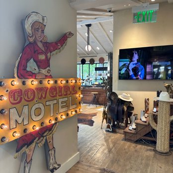 Kendra Scott Flagship - The Yellow Rose activation for SXSW with cowboy hats, boots and equestrian-inspired jewelry. - Jewelry Near Me - Austin, Texas