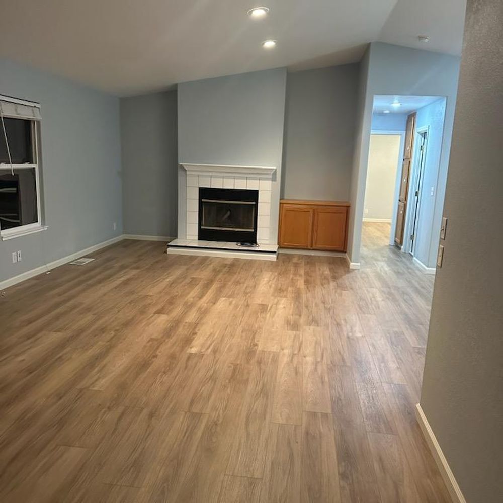 Calaveras Paint Pro - Ceiling and walls painted perfectly including window trim and baseboards - Painters Near Me - Arnold, California Calaveras Paint Pro - Ceiling and walls painted perfectly including window trim and baseboards - Painters Near Me - Arnold, California