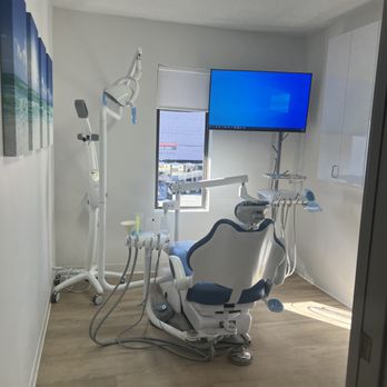 Del Rey Dental - Bright, clean and high tech treatment rooms - Cosmetic Dentists Near Me - Playa Del Rey, California Del Rey Dental - Bright, clean and high tech treatment rooms - Cosmetic Dentists Near Me - Playa Del Rey, California