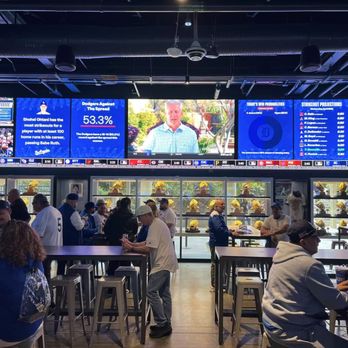 Gold Glove Bar - Inside - Sports Bars Near Me - Los Angeles, California