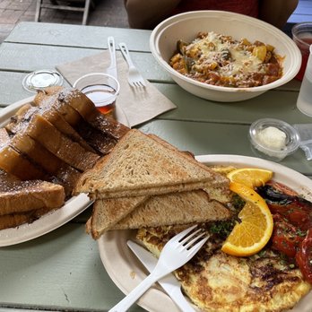 La Note - French toast, La Ratatouille Borghetti and omlette with caramelized onions and potatoes - French Near Me - Berkeley, California La Note - French toast, La Ratatouille Borghetti and omlette with caramelized onions and potatoes - French Near Me - Berkeley, California