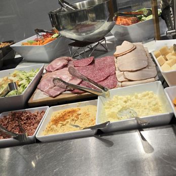 Aspire Lounge - Available food for snacking. - Airport Lounges Near Me - San Diego, California Aspire Lounge - Available food for snacking. - Airport Lounges Near Me - San Diego, California