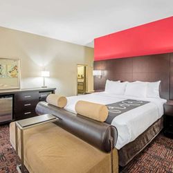 La Quinta by Wyndham Elk City - Guest room