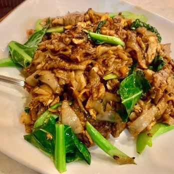 Chada Thai - Pad See Ew with Beef - Thai Near Me - Garden Grove, California Chada Thai - Pad See Ew with Beef - Thai Near Me - Garden Grove, California