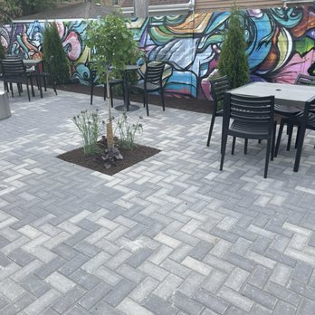 Nicky's of Beverly - Outdoor seating area - Burgers Near Me - Chicago, Illinois