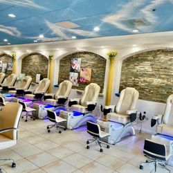 Fashion Nail Spa - New spa pedicure chairs