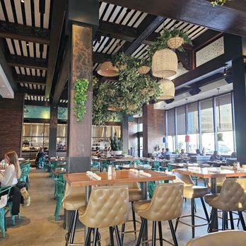Blanco Cocina + Cantina - Dining area - Tacos Near Me - Oak Brook, Illinois