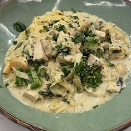 Chicken Alfredo with Roasted Garlic