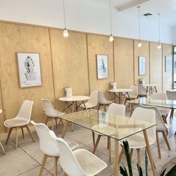 Elite Experience: Sojeata, Fullerton - Lots of places to sit