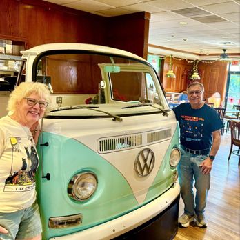 Anna's Red Apple - VW bus greets you at the door! - Breakfast & Brunch Near Me - Palatine, Illinois