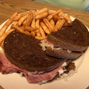 Oma's Restaurant - German Near Me - Frankenmuth, Michigan