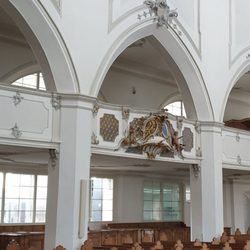 Evang. Pfarrkirche St. Mang - Empore und Sitzbänke