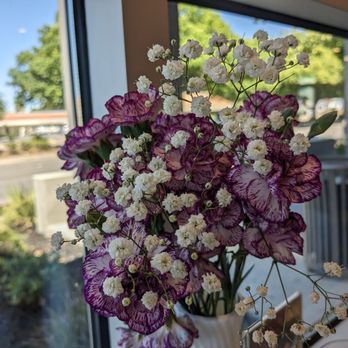 Nation's Giant Hamburgers - Lovely carnations have been a tradition for decades - Burgers Near Me - Concord, California Nation's Giant Hamburgers - Lovely carnations have been a tradition for decades - Burgers Near Me - Concord, California