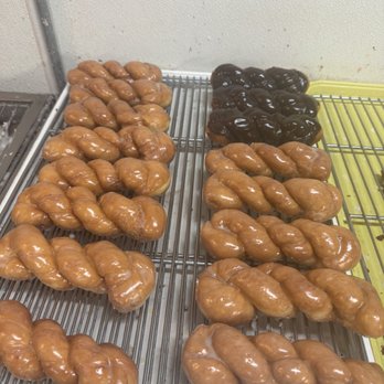 Donut Palace - Bakeries Near Me - Buda, Texas