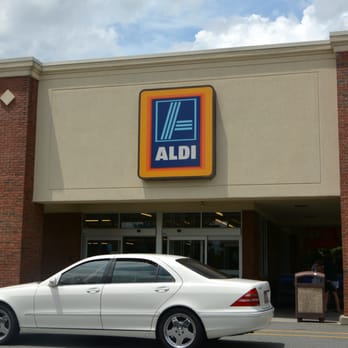 ALDI - a car parked in front of a store - Grocery Near Me - Charlotte, North Carolina
