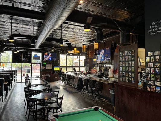 Three Dogs Tavern by null