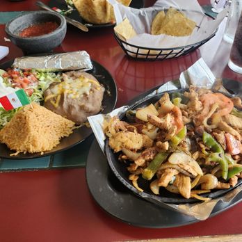 Casa Amigos - Chicken Fajitas...served HOT, fresh and with a smile from the staff. - Mexican Near Me - Mound, Minnesota