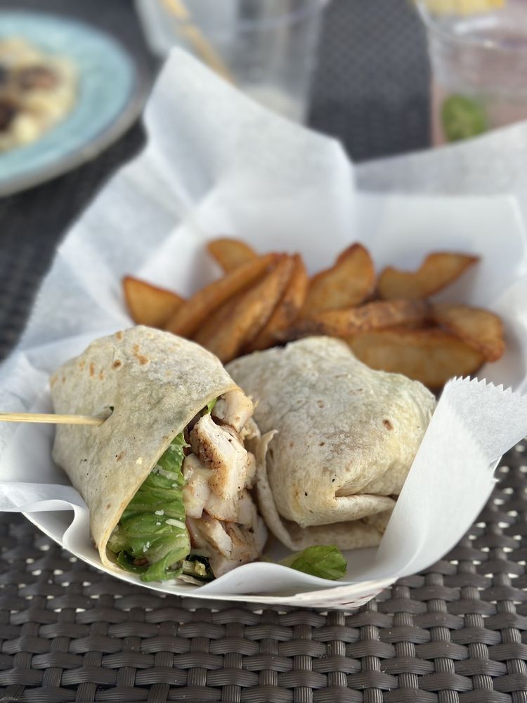 Bongos Beach Bar and Grille