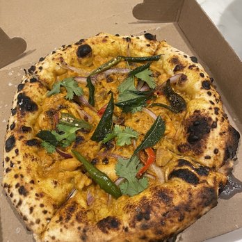 The Onion Tree - Chicken Tikka Pizza - New American Near Me - Sea Cliff, New York